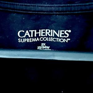 Catherine’s Suprema tee, V neck, black